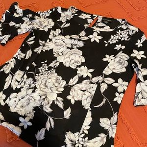 Small Liz Claiborne floral bell sleeve top.